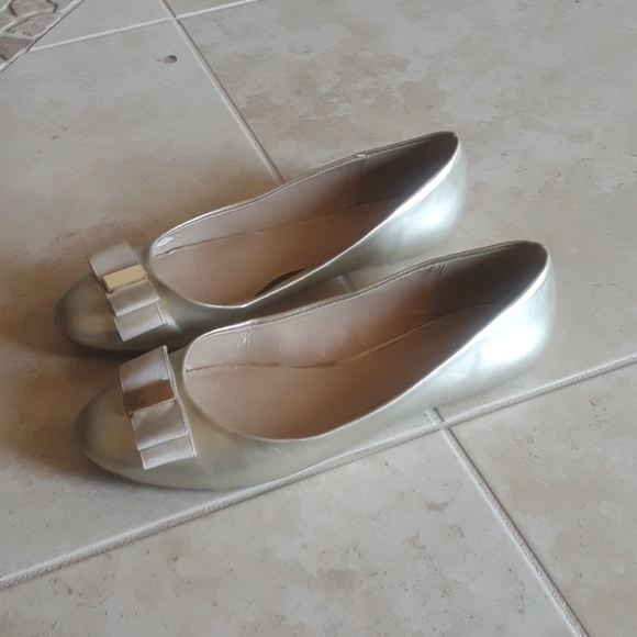 Shoes - Picture 2 of 4